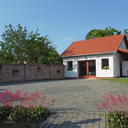 Fuezesi Papa Vendeghaza Hotel Harta Екстериор снимка